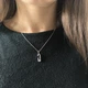 Серебряное колье с фианитами, вес изделия 2,77 гр (2209010) - изображение 9