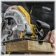 Pilarka tarczowa DeWalt 65 mm 1350 W (DWE560-QS) - obraz 5
