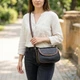 Женская кожаная сумка Vintage 22х14х6,5 см черная маленькая с клапаном и ремнем через плечо 60653 - изображение 1