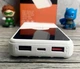 Потужний Power Bank 15 000 мАг, компактний зовнішній акумулятор 22.5W, бездротове заряджання + цифровий дисплей, одночасне підключення 3 пристроїв, білий - зображення 4