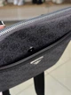 Сумка чоловіча Guess Vezzola месенджер крос-боді через плече сіра з монограмою - изображение 8
