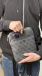 Сумка чоловіча Guess Vezzola месенджер крос-боді через плече сіра з монограмою - изображение 11