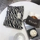Косметичка велика містка Zebra - зображення 2