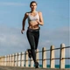 Сумка черная на пояс для бега и спорта 24×5 см - изображение 11