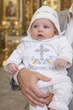 Крестильный комплект для мальчика Family Tradition сатин с вышивкой и кружевом 62 см белый Нежность - изображение 2