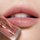 Матова рідка помада для губ Charlotte Tilbury Airbrush Flawless Lip Blur Відтінок Pillow Talk Blur - зображення 2