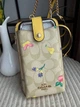 Сумочка на телефон жовта COACH North/South Phone Crossbody Signature Canvas - зображення 2