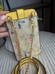 Сумочка на телефон жовта COACH North/South Phone Crossbody Signature Canvas - зображення 7