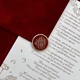 Конверт оксамитовий з підкладкою А5 формату на магнітній застібці з печаткою та листівкою червоний - зображення 5
