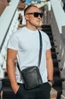 Мужская кожаная сумка через плечо Tiding Bag M38-10131A 18×21×7 черная — компактный мессенджер для документов и телефона - изображение 7