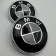 Значки BMW 74 мм. 82 мм черный с белым карбон Эмблемы БМВ на капот и багажник 51148132375 знак - изображение 1