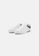 Кросівки чоловічі Armani Exchange sneakers натуральна шкіра білі з чорними вставками 42 (26.9 см) - изображение 2
