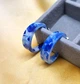 Сережки біжутерія Акрилові кільця середні jeweston Сине-білі - зображення 1