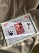 Постер в рамці для створення дитячих відбитків ручок та ніжок малюка А4 - изображение 1
