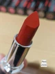 Зволожувальна кремова губна помада Avon «Ультра» відтінок Red 2000 (червона класика) 3,6 г - изображение 1