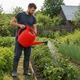 Лейка пластиковая красная SoloPlast ЛП1-10, объём 10 литров, для полива сада и огорода - изображение 5