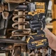 Akumulatorowy klucz udarowy DeWalt 18 V XR 1/2" 406 Nm z 2 akumulatorami 5 Ah (DCF921P2G-QW) - obraz 11