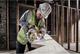 Акумуляторна циркулярна пила DeWalt 18V XR FLEXVOLT ADVANTAGE 190 мм без акумулятора та зарядного пристрою (DCS573NT-XJ) - зображення 7