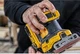 Akumulatorowa szlifierka oscylacyjna DeWalt 18 V XR bez akumulatora i ładowarki (DCW200N-XJ) - obraz 10