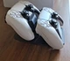 Подвійна настільна підставка для геймпадів PlayStation 5 DualSense та PlayStation 4 DualShock чорна - зображення 3
