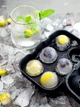 Силіконова форма для заморожування льоду велика куля VMHouse багаторазова м'яка формочка молд для шоколаду желе цукерок 6 сфер діаметр 4.5 см чорний + в комплекті лійка (0151-0221) - зображення 9