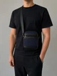 Сумка cross-body чоловіча Tommy Hilfiger синя/чорна, з ремінцем, 22х18х6 см - зображення 1