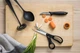 Овочечистка Fiskars Essential з рухомим лезом 6 см 1065599 - зображення 3
