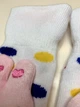 Дитячі антиковзні шкарпетки з об'ємною іграшкою Зайчики білі із серцем - зображення 4