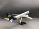 Колекційна модель пасажирського літака 1:85 Boeing 737-800 МАУ Міжнародні Авіалінії України з LED підсвіткою салону 47 см - зображення 6