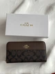 Гаманець Coach Signature Accordion Zip Wallet, великий коричневий - зображення 1