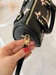 Женская сумка Nano Speedy mini бочонок черный монограм через плече - изображение 4
