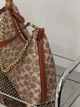 Сумка женская Coach Juliet Shoulder Bag 25 Premium через плече бежевый - изображение 5