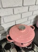 Каструля чавунна Smeg 24 см 4.2 л рожевий - зображення 4