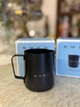 Молочник Smeg CMMJ02 пітчер для молока, ємність для кави та латте 350 мл чорний - изображение 1