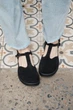 Женские элегантные замшевые босоножки PARADIZE SHOES черного цвета с закрытым носком и пряжкой на низкой подошве 36 размер (стелька 22,9 см) - изображение 6