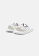 Шльопанці (unisex) Emporio Armani EA7 білі 46 (29.9 см) (XCP001 XCC22) - зображення 7