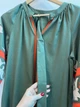 Жіноча вишита сукня міді з поясом та кишенями SEAM MKSMV191/853 - 50/52, Хакі - зображення 2