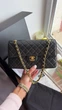 Жіноча сумка під Chanel Classic Double Flap ікра 26*16 см чорна із золотою фурнітурою - изображение 3