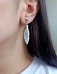 Серебряные серьги-подвески "Перо" EAR6874u - изображение 2