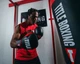 Боксерские перчатки TITLE Boxing Dynamic Strike Heavy Bag Gloves Черный/Красный 16 oz - изображение 9