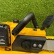 Акумуляторна ланцюгова пила DeWalt DCM775N шина 40 см, з безщітковим двигуном і 2 акумуляторами 48 В 6 Аг - зображення 4