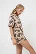 Женская пижама с шортами Aruelle Soraya pajama short M бежевый тигровый принт - изображение 5