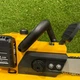 Пилка професійна DeWalt DCM775N 48V 6Ah безщіткова з автоматичним змащенням пилка акумуляторна 40 см для швидкого розпилу з 2 акумуляторами в комплекті - изображение 2