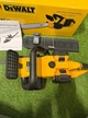 Пилка професійна DeWalt DCM775N 48V 6Ah безщіткова з автоматичним змащенням пилка акумуляторна 40 см для швидкого розпилу з 2 акумуляторами в комплекті - изображение 6