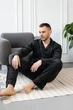 Чоловіча велюрова піжама BOBRAND чорного кольору - M - изображение 6