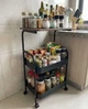 Етажерка на колесах 3 яруси 43×30×77 см чорна M50287-BL, металева тележка-органайзер з полицями та стільницею під дерево - изображение 2
