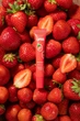 Блиск-ліппер для губ Lipss Ceramides & Peptides Lipper Strawberry Summer (червоний із срібно-червоними блискітками) 10 ml - зображення 3