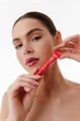 Блиск-ліппер для губ Lipss Ceramides & Peptides Lipper Strawberry Summer (червоний із срібно-червоними блискітками) 10 ml - зображення 4