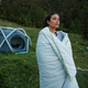 Всесезонное одеяло BLACKROLL® RECOVERY BLANKET ALL YEAR (135×200 см) с волокнами CELLIANT® для восстановления антиаллергенно - изображение 4