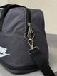Спортивная сумка трансформер Nike серая дорожная сумка для тренировок с отделением для обуви - изображение 2
